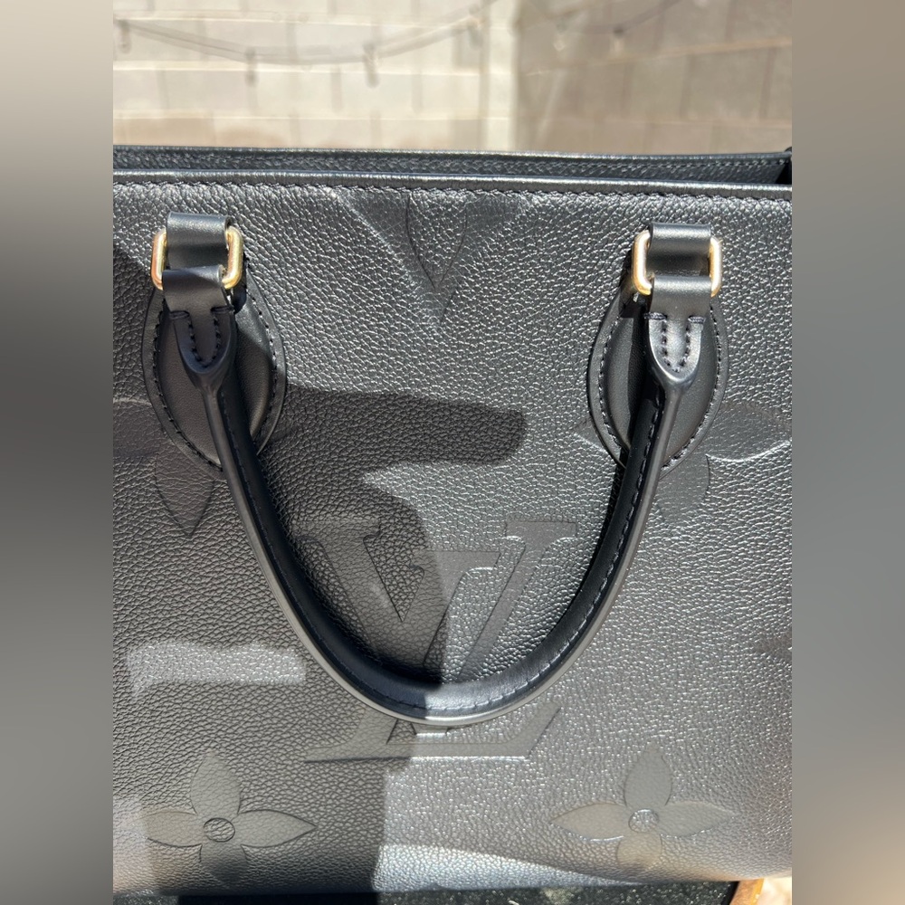 Louis Vuitton On The Go MM Black Monogram Tote - Picture 12 of 16